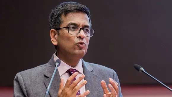 DY Chandrachud Bungalow Eviction  Supreme Court vs Ex-CJI  Lutyens Delhi Government Bungalow  Supreme Court Judges Rule 3B  চন্দ্রচূদের সরকারি বাসভবন  সুপ্রিম কোর্ট নির্দেশ প্রধান বিচারপতি  বিচারপতির কন্যার স্বাস্থ্য সমস্যা  কৃষ্ণ মেনন মার্গ বাসভবন  মোদী সরকার ও বিচার বিভাগ  প্রাক্তন প্রধান বিচারপতির বিতর্ক