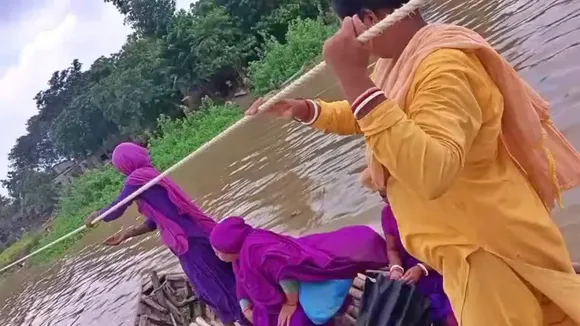 ফরাক্কা স্বাস্থ্য পরিষেবা  গুমানি নদী ফরাক্কা  স্বাস্থ্যকর্মীদের সংগ্রাম  মাঝিহীন ঘাট  নৌকা দড়ি টেনে নদী পার  Farakka Block Health Workers  Gumani Ghat ferry issue  Nimitala Sub Health Centre  ANM river crossing Bengal  Farakka Barrage Project NOC  Murshidabad rural healthcare