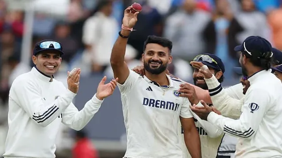 Akash Deep Net Worth: বাংলার হয়ে ঘরোয়া ক্রিকেট খেলেও তিনি মোটা টাকা রোজগার করেন