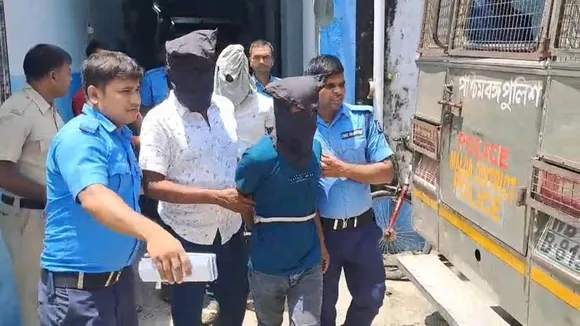 আবুল কালাম আজাদ খুন  মালদা তৃণমূল নেতা খুন  মাইনুল শেখ গ্রেফতার  ইংরেজবাজার তৃণমূল হিংসা  তৃণমূলের গোষ্ঠীদ্বন্দ্ব মালদা  তৃণমূল নেতার স্ত্রীকে ঘিরে খুন  তৃণমূল নেতা খুন মহিলা সম্পর্ক