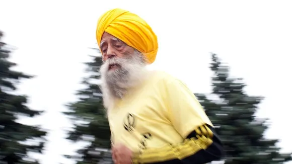 Fauja Singh Death: ২০১১ সালে ১০০ বছর বয়সে টরন্টো ওয়াটারফ্রন্ট ম্যারাথন শেষ করে বিশ্বব্যাপী খ্যাতি অর্জন করেন ফৌজা সিং