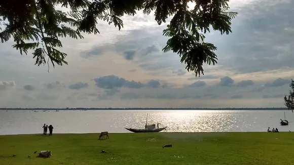 Garhchumuk travel,  Monsoon trip near Kolkata,  Weekend getaway from Kolkata,  Garhchumuk waterfall,  Places to visit near Kolkata in monsoon,Nature trip West Bengal,  Offbeat monsoon destination,  Picnic spot near Kolkata  ,Rainy season travel Bengal  ,Scenic spot Garhchumuk,গড়চুমুক ভ্রমণ  ,বর্ষায় গড়চুমুক,  কলকাতার কাছের মনোরম স্থান  ,বর্ষাকালীন ভ্রমণ স্থান  ,গড়চুমুক পিকনিক স্পট  ,হুগলির প্রাকৃতিক সৌন্দর্য,  গড়চুমুক ঘোরার অভিজ্ঞতা,  weekend trip গড়চুমুক,  হুগলির জলপ্রপাত বর্ষায়  ,কাছাকাছি বর্ষার গন্তব্য