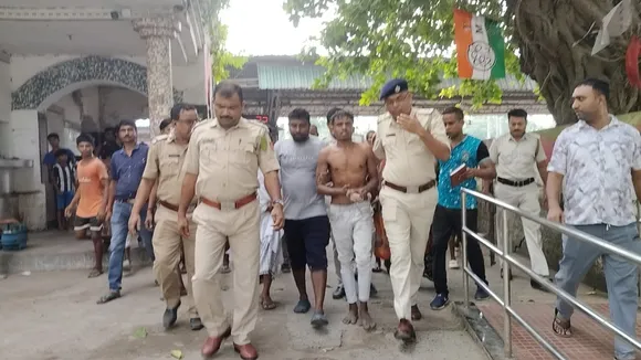 civic volunteer, assault, Samudragar station, finger injury, Abdul Rahman Sheikh, mobile snatching, collapsible gate, station protest, Kalna hospital, Nandanghat police investigation, finger cut, CCTV footage, local outrage