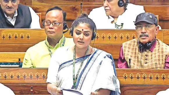 Mamata accused of allowing Bangladeshis  ,Bangladeshi infiltration via border  ,Sayani Ghosh attacks Centre  ,Sayani Ghosh on border issue,  TMC vs BJP on infiltration , Bangladeshi entry allegation Mamata,  Political row over infiltration  ,Centre blamed for border lapses  ,TMC leader Sayani on Bangladeshis,  Infiltration politics Bengal,মমতা বন্দ্যোপাধ্যায় বাংলাদেশিদের ঢোকাচ্ছেন অভিযোগ  ,সীমান্ত দিয়ে অনুপ্রবেশ,  বাংলাদেশি অনুপ্রবেশ বিতর্ক  ,কেন্দ্রকে আক্রমণ সায়নী ঘোষ  ,সায়নী ঘোষের প্রতিক্রিয়া  ,রাজনৈতিক তরজা তৃণমূল বনাম বিজেপি,  বাংলাদেশি ইস্যুতে রাজনীতি,  সীমান্ত নিরাপত্তা প্রশ্নে বিতর্ক,  কেন্দ্র বনাম রাজ্য সংঘাত,  তৃণমূলের অবস্থান অনুপ্রবেশ নিয়ে