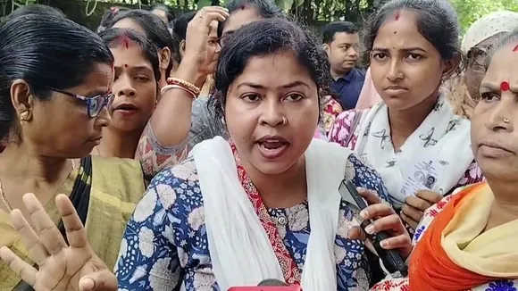 Para Samadhan camp controversy  ,TMC councillor called thief slogan,  Rajpur-Sonarpur municipality protest  ,Para Samadhan camp disrupted  ,Councillor Sonali Roy controversy,  Corruption charges against TMC councillor  ,Protest and chaos at camp , Rajpur-Sonarpur news  ,Administrative camp disturbance  ,West Bengal political row,পাড়া সমাধান শিবির বিতর্ক  ,তৃণমূল কাউন্সিলরের বিরুদ্ধে চোর স্লোগান,  রাজপুর-সোনারপুর পুরসভা বিক্ষোভ  ,পাড়া সমাধান ক্যাম্প ভণ্ডুল  ,সোনালী রায় কাউন্সিলর বিতর্ক,  দুর্নীতির অভিযোগ তৃণমূল কাউন্সিলর,  ক্যাম্পে বিক্ষোভ ও হট্টগোল,  রাজপুর সোনারপুর খবর  ,প্রশাসনিক শিবিরে গোলমাল  ,পশ্চিমবঙ্গ রাজনৈতিক বিতর্ক