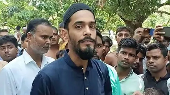 ISF rally Dharmatala  ,Naushad Siddiqui detained,  Clash with police Kolkata,  Dharmatala chaos,  ISF vs police clash  ,ISF leader arrested,  Protest rally Kolkata  ,Naushad Siddiqui news,  Political rally tension,  Kolkata police action,ধর্মতলায় আইএসএফ মিছিল,  নওশাদ সিদ্দিকী আটক  ,পুলিশের সঙ্গে সংঘর্ষ,  কলকাতা ধর্মতলা ধুন্ধুমার,  আইএসএফ বনাম পুলিশ খণ্ডযুদ্ধ,  আইএসএফ নেতা গ্রেফতার,  বিক্ষোভ মিছিল কলকাতা  ,নওশাদ সিদ্দিকী খবর,  রাজনৈতিক মিছিল উত্তেজনা  ,কলকাতা পুলিশের অভিযান
