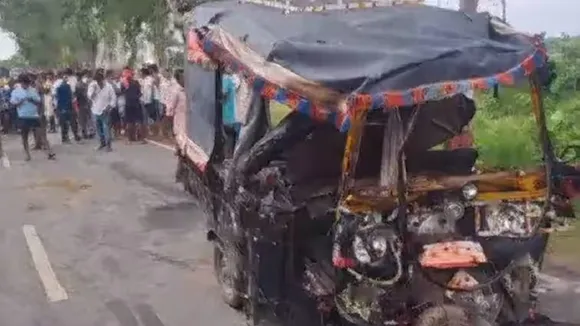 পাটনা পথ দুর্ঘটনা, Daniawan accident Patna, ট্রাক অটো সংঘর্ষ, Patna road accident news, পাটনায় ট্রাক অটোর সংঘর্ষ, Bihar road accident 2025, ৮ জন নিহত পাটনা দুর্ঘটনা, truck auto collision Patna, পাটনায় গঙ্গাস্নান যেতে গিয়ে দুর্ঘটনা, Daniawan Patna news, পথ দুর্ঘটনা আজ, Patna breaking news accident, পাটনা জেলার খবর, Bihar tragic accident, ট্রাক চালক পলাতক পাটনা, Patna hospital injured, দানিয়াওয়ান দুর্ঘটনা