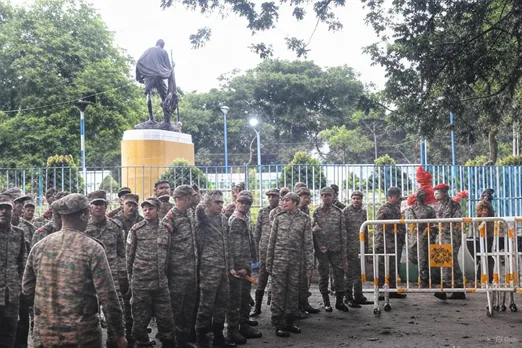 Indian army, tmc stage remove, Kolkata news, Bengali news today, mamata Banerjee, tmc, dharmatala tmc stage remove, ধর্মতলা থেকে তৃণমূলের মঞ্চ খুলে দিল সেনা, তৃণমূলের মঞ্চে সরাল, সেনাবাহিনী, মমতা ব্যানার্জি