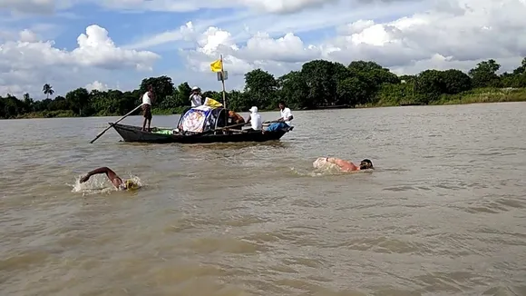 Murshidabad world’s longest swimming competition,  81 km and 19 km open water swim Murshidabad  ,Protyay Bhattacharya hat-trick victory 81 km  ,Gaurav Kavery consecutive wins 19 km men’s,  Moubani Patra winner 19 km women’s  ,Bangladesh runners-up in Murshidabad swim  ,Ahiron Ghat Jangipur to Gorabazar Jagannath Ghat,  Murshidabad swimming event prize distribution,মুর্শিদাবাদ বিশ্বের দীর্ঘতম সাঁতার প্রতিযোগিতা  ,৮১ কিমি ও ১৯ কিমি সাঁতার প্রতিযোগিতা মুর্শিদাবাদ  ,প্রত্যয় ভট্টাচার্য হ্যাটট্রিক সেরা,  গৌরব কাভেরি সিরিয়াল জয় ১৯ কিমি পুরুষ বিভাগ  ,মৌবনী পাত্র মহিলা বিভাগ ১৯ কিমি শিরোপা,  বাংলাদেশি প্রতিযোগীরা দ্বিতীয়—তৃতীয়,  আহিরন ঘাট জঙ্গিপুর থেকে গোরাবাজার জগন্নাথ ঘাট  ,মুর্শিদাবাদ সাঁতার প্রতিযোগিতা পুরস্কার বিতরণ