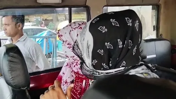 Rabia Bibi arrested theft gang,  train to bank robbery Rabia Bibi  ,Rabia Bibi jewelry theft technique,  demolition raid train pickpocket Rabia Bibi  ,Sonepur bank bag cut theft Rabia Bibi,রাবিয়া বিবি গ্রেফতার চুরি চক্র,  ট্রেনে চুরি ছিনতাই রাবিয়া বিবি,  সোনারপুর ব্যাঙ্কে ব্যাগ কাটার নারী চোর  ,রাবিয়া বিবি রেইকি দলবল কৌশল,  ব্যাঙ্ক চুরি, সোনারপুর রাবিয়া বিবি