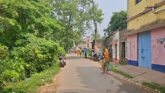 Stranded in Nepal  ,Father and daughter return home,  Purba Burdwan resident rescued  ,Help of administration  ,Indian Army / Police assistance  ,Cross-border return,  Medical travel complications,  Safety evacuation,  State government intervention,  Repatriation,নেপাল আটকে পড়া  ,পিতা ও মেয়ে দেশে প্রত্যাবর্তন,  পূর্ব বর্ধমানের বাসিন্দা ফিরলেন,  প্রশাসনের সাহায্য  ,ভারতীয় সেনা ও পুলিশ সহায়তা  ,চিকিৎসার উদ্দেশ্যে বিদেশ যাত্রা  ,সুরক্ষিত প্রত্যাবাসন,  রাজ্য সরকারের হস্তক্ষেপ  ,পারিবারিক উদ্বেগ মুক্তি , সীমান্ত পথে ফেরার ব্যবস্থা