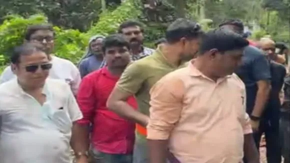 Ashok Dinda  ,Moyna MLA  ,BJP legislator,  Road repair  ,Broken road  ,Purba Medinipur  ,Local residents’ suffering  ,Manual repair by MLA,  Administrative failure,  Viral on social media,অশোক দিন্দা,  ময়না বিধায়ক,  বিজেপি বিধায়ক  ,রাস্তা মেরামত,  ভাঙা রাস্তা  ,পূর্ব মেদিনীপুর,  স্থানীয় বাসিন্দাদের দুর্ভোগ  ,নিজ হাতে কাজ  ,প্রশাসনের ব্যর্থতা,  সোশ্যাল মিডিয়া ভাইরাল