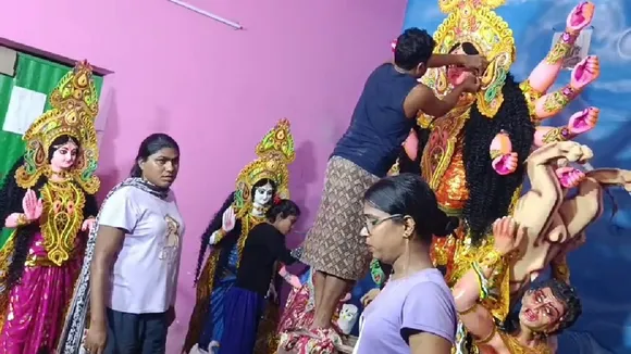 Third gender idol makers,  Durga idol Burdwan,  Palla-Chanchai artists  ,Ruby Samaddar Bobby Das Meera Mondal Kiran Jana,  Biplab Mitra mentor  ,Hinduism diversity in creation,  Sharodotsav 2025 idols,  Purba Bardhaman Durga Puja  ,Contribution of transgender in idol making  ,Community Durga Puja idols,তৃতীয় লিঙ্গ প্রতিমা শিল্পী  ,দুর্গা প্রতিমা বর্ধমান,  পাল্লা-চাঁচাই শিল্পী  ,রুবি সমাদ্দার ববি দাস মীরা মণ্ডল কিরণ জানা,  বিপ্লব মিত্র গুরু,  হিন্দুধর্ম সৃষ্টি বৈচিত্র্য  ,শারদোৎসব ২০২৫ প্রতিমা  ,পূর্ব বর্ধমান দুর্গাপূজা,  প্রতিমা শিল্পে তৃতীয় লিঙ্গের অবদান  ,সার্বজনীন দুর্গোৎসব প্রতিমা