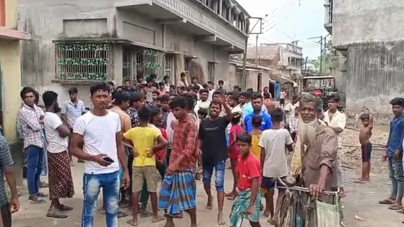 রেজিনগর  ,বোমা বিস্ফোরণ,  নিখোঁজ ওসমান শেখ,  বোমা তৈরি সরঞ্জাম  ,রহস্য,  পুলিশ তদন্ত,  হত্যা সন্দেহ  ,বিশ্বাসযোগ্য সংবাদ,Murshidabad  ,Rezinagar / Rezignor (Rezinagar–phonetic)  ,bomb explosion,  missing Osman Sheikh,  bomb-making equipment  ,fresh bombs recovered  ,blood stains found  ,police investigation,  local neighborhood , family demand,  suspect detained,  mysterious disappearance  ,death claim,  crime scene