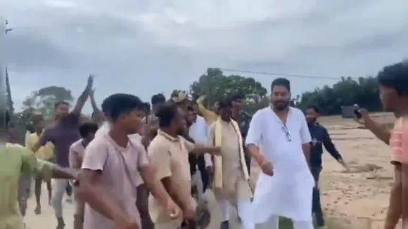Nagrakata attack,  BJP MP Khagen Murmu  ,MLA Shankar Ghosh attacked,  Bengal flood news  ,West Bengal political violence,  TMC BJP conflict West Bengal,  North Bengal floods,  Relief work obstruction Bengal,নাগরাকাটা  ,বিজেপি নেতা আক্রমণ  ,খাগেন মুর্মু আহত,  শঙ্কর ঘোষ আক্রমণ  ,পশ্চিমবঙ্গ বন্যা  ,উত্তরবঙ্গ ভূমিধস  ,ত্রাণ কাজ বাধা  ,রাজনৈতিক হিংসা বঙ্গ,  তৃণমূল-বিজেপি সংঘাত  ,মমতা বন্দ্যোপাধ্যায় সমালোচনা,  জনরোষ বাংলা  ,বন্যা বিধ্বস্ত অঞ্চল,  অতিবর্ষণ ও ভূমিধস  ,সাহায্য কার্যক্রম বাধা,  বিধায়ক গাড়ি ভাঙচুর