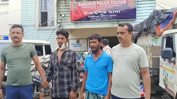 Baruipur Police,  Bangladeshi National Arrested,  Mohammad Sujan Molla,  Illegal Border Crossing,  Fake Identity Documents,  Alamgir Molla  ,Champahati Sol Goyalia,  South 24 Parganas  ,Interpol Passport  ,Bike and Mobile Theft,বারুইপুর থানা পুলিশ,  বাংলাদেশি নাগরিক গ্রেফতার  ,মহম্মদ সুজন মোল্লা  ,অবৈধ অনুপ্রবেশ ভারতে,  ভুয়ো পরিচয়পত্র তৈরি,  আধার কার্ড, ভোটার কার্ড, প্যান কার্ড  ,আন্তর্জাতিক পাসপোর্ট উদ্ধার  ,বাইক ও মোবাইল ছিনতাই  ,বাংলাদেশে পাচার চক্র  ,বারুইপুর চম্পাহাটি সোল গোয়ালিয়া  ,পুলিশি তদন্ত ও গ্রেফতার  ,আলমগীর মোল্লা,  দক্ষিণ ২৪ পরগনা  ,সীমান্ত নিরাপত্তা প্রশ্নে উদ্বেগ  ,ভুয়ো নথির মাধ্যমে অপরাধমূলক কার্যকলাপ