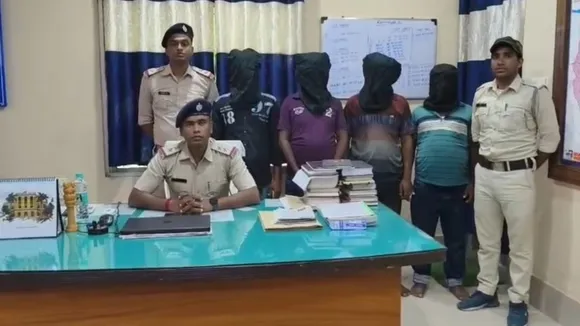 Murshidabad,  Raninagar Police,  Harudanga,  BSF operation  ,Joint raid  ,Illegal entry,  Bangladeshis arrested,  Border security,  India-Bangladesh border  ,Rajshahi,  Cross-border infiltration,  Police & BSF collaboration,  Border patrol , Smuggling / border control,Murshidabad,  রনিনগর থানা,  হরুদাঙ্গা,  বিএসএফ  ,জয়েন্ট বাহিনী  ,অবৈধ অনুপ্রবেশ,  বাংলাদেশি নাগরিক গ্রেফতার  ,সীমান্ত রক্ষা  ,রাজশাহী , ভারত-বাংলাদেশ সীমান্ত,  অভিযান  পুলিশ ও বিএসএফ যৌথ  ,সীমান্ত চলাচল