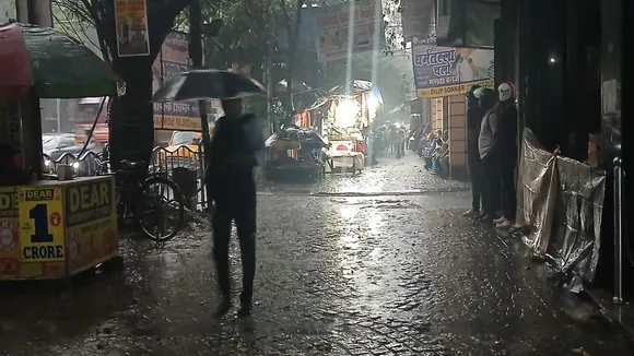 Kolkata  ,heavy rain,  low pressure,  South Bengal,  waterlogging,  thunderstorm,  Howrah , Hooghly,  Nadia  ,24 Parganas  ,Medinipur,  Jhargram  ,weather forecast,  flood alert,কলকাতা , মুষলধারে বৃষ্টি  ,নিম্নচাপ,  দক্ষিণবঙ্গ,  জলমগ্ন এলাকা  ,বিদ্যুৎপৃষ্ট  ,হাওড়া  ,হুগলি  ,নদীয়া,  দক্ষিণ ২৪ পরগনা , মেদিনীপুর,  ঝাড়গ্রাম,  আবহাওয়া দপ্তর  ,আতঙ্ক