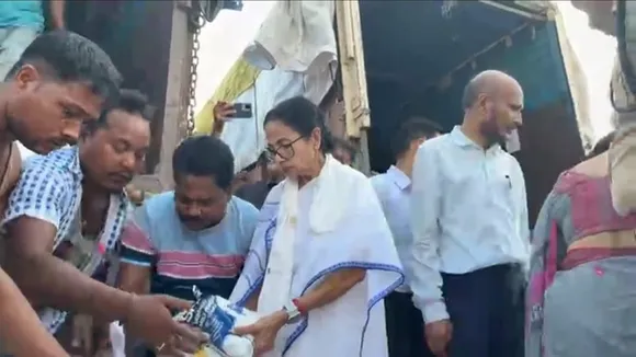 Mamata Banerjee, North Bengal disaster, Nagrakata, relief distribution, Home Guard job, compensation, Darjeeling, Kalimpong, Mirik, state government aid, CM North Bengal visit, disaster relief,মমতা বন্দ্যোপাধ্যায়, উত্তরবঙ্গ দুর্যোগ, নাগরাকাটা, ত্রাণ বিতরণ, হোমগার্ড চাকরি, ক্ষতিপূরণ, দার্জিলিং, কালিম্পং, মিরিক, রাজ্য সরকার, ত্রাণ তদারকি, মুখ্যমন্ত্রী উত্তরবঙ্গ সফর