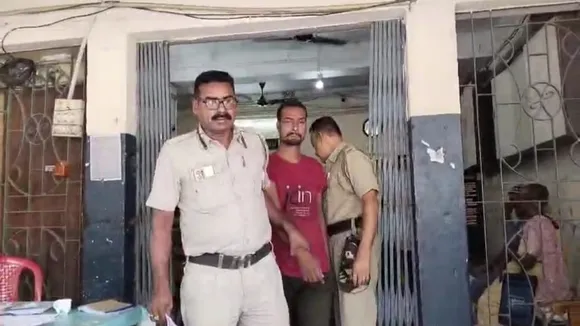 Monotosh Das, Bongaon fraud, Amit Chowdhury complaint, stolen goods recovery, Bengal police arrest, engine van materials, fraud case in Bengal, মনোতোষ দাস, বনগাঁ প্রতারণা, অমিত চৌধুরী অভিযোগ, মাল উদ্ধার, পুলিশ গ্রেফতার, ইঞ্জিনভ্যান সামগ্রী, পশ্চিমবঙ্গ প্রতারণা মামলা