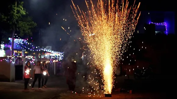 Kolkata Police, green crackers, Diwali 2025, Kali Puja, firecracker ban, noise pollution, eco-friendly fireworks, Chhath Puja, Kolkata news,কলকাতা পুলিশ, সবুজ বাজি, কালীপুজো ২০২৫, দীপাবলি, বাজি নিষেধাজ্ঞা, শব্দদূষণ, পরিবেশবান্ধব বাজি, ছট পুজো, কলকাতা খবর