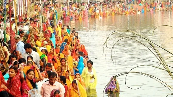 Chhath Puja Prasad: ছট পুজোতে কী ভোগ দেওয়া হয় দেবতাকে?