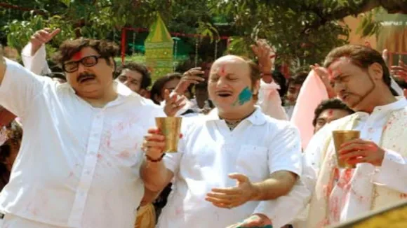 hpse_fullsize__3844316318_Satish Shah, Anupam Kher and Gulshan Grover in a still from the movie Dhoom Dhadaka