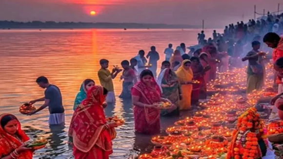 Chhath Puja 2025: পশ্চিমবঙ্গে বর্তমানে ছট পুজোয় অংশগ্রহণকারীর সংখ্যা বেড়েছে।