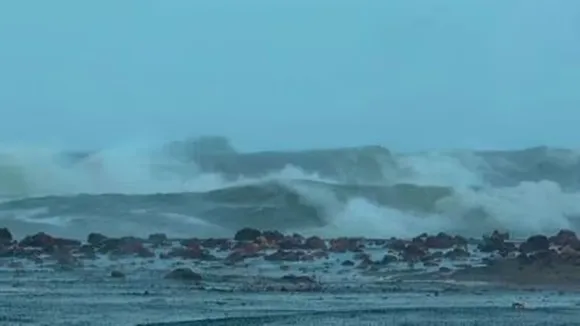 Cyclone Montha, Montha cyclone update, West Bengal weather, Kolkata rain, Bay of Bengal storm, IMD alert, Andhra Pradesh coast, South Bengal rain, weather forecast, fishermen alert, severe cyclonic storm, Bay of Bengal depression, Montha impact, rainfall alert,ঘূর্ণিঝড় মন্থা, মন্থা ঘূর্ণিঝড় আপডেট, আবহাওয়া দপ্তর, পশ্চিমবঙ্গ আবহাওয়া, কলকাতা বৃষ্টি, দক্ষিণবঙ্গ বৃষ্টি, অন্ধ্রপ্রদেশ উপকূল, মৎস্যজীবী সতর্কতা, বঙ্গোপসাগর ঘূর্ণিঝড়, মন্থা লাইভ আপডেট, আবহাওয়া সতর্কতা, বঙ্গোপসাগর আবহাওয়া, পূর্ব মেদিনীপুর, দক্ষিণ ২৪ পরগনা