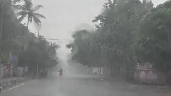Cyclone Mantha,  Mantha Cyclone update  ,Kolkata rain today,  West Bengal weather update  ,Andhra Pradesh cyclone,  Bengal rain news,  Mantha landfall  ,IMD weather forecast  ,Deep depression over Bay of Bengal,মন্থা ঘূর্ণিঝড়,  কলকাতায় বৃষ্টি,  পশ্চিমবঙ্গের আবহাওয়া  ,মন্থা, সাইক্লোন আপডেট,  অন্ধ্রপ্রদেশ ঘূর্ণিঝড়  ,দক্ষিণবঙ্গে বৃষ্টি,  আবহাওয়া দপ্তর পূর্বাভাস