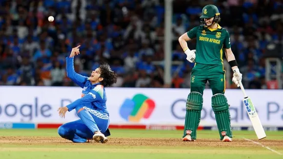 Shafali Verma: ব্যাটের পাশাপাশি বলেও সফল শেফালি ভার্মা।