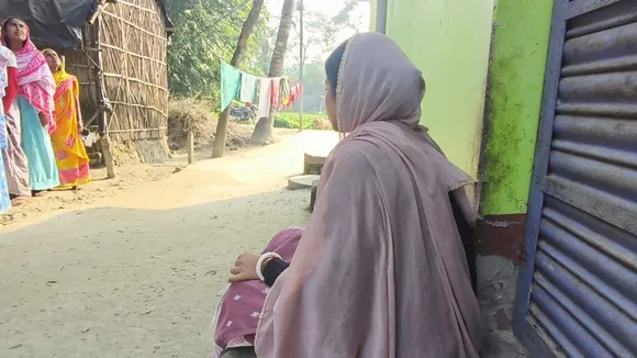 Malda Chanchal woman protest  ,Bride protest at in-laws house,  Secret marriage controversy  ,West Bengal viral news  ,Halima Khatun case,  Husband absconded after marriage,  Marital rights protest Bengal  ,Dowry allegation 5 lakh  ,Chanchal viral news,  West Bengal relationship scandal,  Woman demands justice in-laws , Facebook love marriage Bengal  ,Indian village protest news,চাঁচল ধর্না  ,স্ত্রীর মর্যাদা দাবি,  লুকিয়ে বিয়ে  ,হালিমা খাতুন  ,মিনসারুল ইসলাম,  শ্বশুরবাড়ির সামনে ধর্না,  মালদা ভাইরাল খবর  ,ফেসবুক প্রেম  ,বিয়ের পর প্রতারণা  ,চাঁচল খবর আজ  ,মালদা নিউজ আপডেট  ,পশ্চিমবঙ্গ চাঞ্চল্যকর ঘটনা,  স্ত্রীর অধিকার দাবি  ,বাংলার ভাইরাল নিউজ