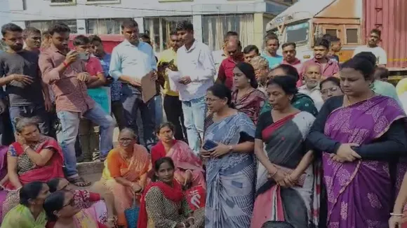 Bongaon attack, TMC councillors, women councillor attack, no-confidence motion, Gopal Seth, Mamata Bala Thakur protest, Bongaon municipality tension, political violence Bengal, বনগাঁ হামলা, তৃণমূল কাউন্সিলর, মহিলা কাউন্সিলর হামলা, অনাস্থা প্রস্তাব, গোপাল শেঠ, মমতা বালা ঠাকুর, অবস্থান বিক্ষোভ, রাজনৈতিক অশান্তি, বনগাঁ পুরসভা, বাংলা রাজনীতি