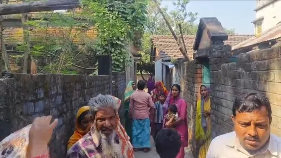 Samsherganj shooting,  Malancha village incident  ,Money dispute attack,  Rabiul Sheikh injured,  Abdus Salam accused,  Murshidabad gunshot case,  West Bengal crime news,  Loan dispute violence,  Shamsherganj gunfire,  Murshidabad Medical College,সামশেরগঞ্জ গুলি,  মালঞ্চ গ্রাম বিতর্ক,  টাকার বিবাদ হামলা  ,রবিউল শেখ জখম  ,আব্দুস সালাম অভিযোগ,  মুর্শিদাবাদ গুলি কাণ্ড  ,ধার শোধ না করার বিবাদ,  সামশেরগঞ্জ অপরাধ  ,গুলির অভিযোগ মুর্শিদাবাদ  ,পশ্চিমবঙ্গ ক্রাইম নিউজ