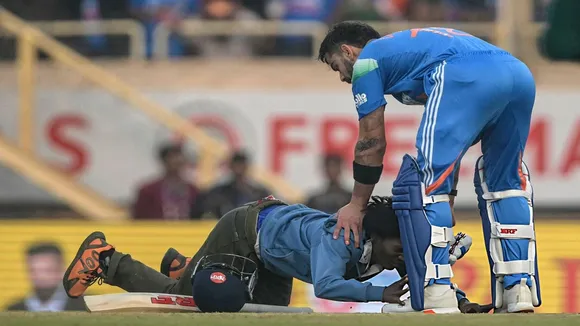 Souvik Murmu Ranchi incident,  Kohli fan enters stadium  ,Ranchi police release youth  ,India vs South Africa ODI,  Security breach cricket match,  Virat Kohli fan news,  Arambagh youth detained,  No complaint from Kohli or BCCI,সৌভিক মুর্মু রাঁচি,  কোহলির ভক্ত যুবক,  স্টেডিয়াম নিরাপত্তা ভাঙা  ,রাঁচি পুলিশ ছেড়ে দিল  ,ভারত দক্ষিণ আফ্রিকা ম্যাচ  ,বিরাট কোহলির ভক্তের ঘটনা,  আরামবাগের যুবক  ,বিসিসিআই অভিযোগ নেই