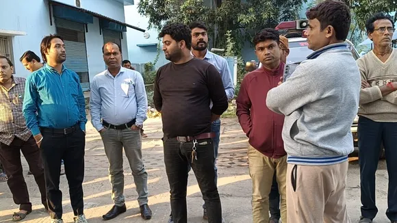 malda youth death,  Reels accident,  Viral reels tragic incident,  Social media reels death,  Accidental death making reels,  West Bengal tragic accident,  Youth dies in Murshidabad,  Reels video accident  ,Social media viral video  ,Accidental death in West Bengal,চাঁচল যুবকের মৃত্যু,  রিলস বানাতে মৃত্যু,  মর্মান্তিক দুর্ঘটনা মালদহ  ,সোশ্যাল মিডিয়ায় ভাইরাল ভিডিও  ,রিলসের সময় অকাল মৃত্যু  ,বোরুই গ্রাম পঞ্চায়েত  ,হরিশ্চন্দ্রপুর যুবক দুর্ঘটনা  ,নেশাগ্রস্ত অবস্থায় মৃত্যু  ,দুর্লভ সাহা মৃত্যু,  রিলস নেশার খারাপ ফল