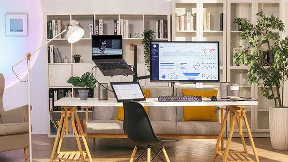 Office Desk: অফিস ডেস্ক।