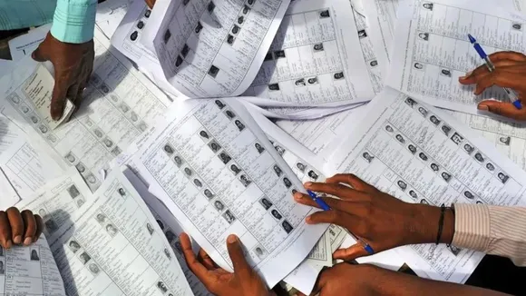 West Bengal voter list,  Nabinchandra Bag  ,TMC MLA,  Voter list notice  ,Election Commission West Bengal,  Voter verification hearing  ,BJP TMC controversy  ,Electoral roll update,  Khanda Ghosa booth,  West Bengal politics,পশ্চিমবঙ্গ ভোটার তালিকা,  নবীনচন্দ্র বাগ,  তৃণমূল বিধায়ক,  ভোটার তালিকা তলব,  নির্বাচন কমিশন নোটিস,  খণ্ডঘোষ বুথ,  ভোটার শুনানি,  বিজেপি তৃণমূল বিতর্ক  ,ভোটার তালিকা সংশোধনী  ,রাজনীতি পশ্চিমবঙ্গ