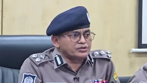 Sharif Osman Hadi murder  ,Inqilab Mancha spokesperson killing,  Faisal main accused  ,Faisal on the run Bangladesh,  Dhaka-8 independent candidate murder , Bangladesh political murder,  Bangladesh police investigation  ,Faisal parents detained  ,Immigration database Bangladesh,  High-profile murder case Bangladesh,শরীফ ওসমান হাদী হত্যা  ,ইনকিলাব মঞ্চ মুখপাত্র খুন  ,ফয়সাল প্রধান অভিযুক্ত,  ফয়সাল পলাতক,  ঢাকা ৮ আসনের প্রার্থী হত্যা  ,বাংলাদেশ রাজনৈতিক হত্যাকাণ্ড  ,বাংলাদেশ পুলিশ তদন্ত  ,ফয়সালের বাবা-মা আটক,  ইমিগ্রেশন ডেটাবেস  ,চিরুনি তল্লাশি