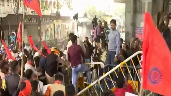 Kolkata protest  ,Bekbagan violence,  Bangladesh Hindu killing protest  ,Hindu group protest Kolkata  ,Bangladesh Deputy High Commission protest,  Police lathi charge Kolkata  ,Kolkata law and order  ,Hindu organisations rally  ,Bekbagan clash police,  Protest turns violent Kolkata,কলকাতা বিক্ষোভ  ,বেকবাগান অশান্তি  ,বাংলাদেশে হিন্দু খুন , হিন্দুত্ববাদী সংগঠনের মিছিল  ,বাংলাদেশ ডেপুটি হাইকমিশন বিক্ষোভ  ,পুলিশের লাঠিচার্জ,  বেকবাগান সংঘর্ষ,  কলকাতা উত্তেজনা,  হিন্দু হত্যার প্রতিবাদ  ,বেকবাগান রণক্ষেত্র