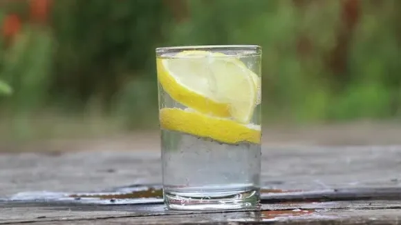 Lemon Water Benefits: লেবুজলের বিরাট উপকারিতা।