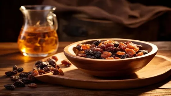 Dining Table Vastu: জেনে নিন ডাইনিং টেবিলে কী রাখা উচিত নয়।