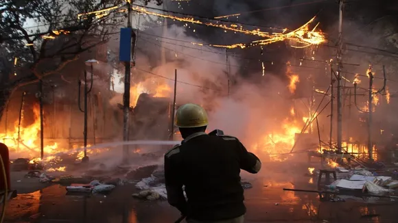 Kolkata fire news,  Double fire in Kolkata,  Wellington Market fire  ,Newtown fire incident  ,Kolkata market blaze,  Fire accident in Kolkata,  West Bengal fire news  ,Fire in shopping area Kolkata,  Kolkata fire updates,কলকাতা অগ্নিকাণ্ড,  নিউটাউন আগুন , ভুটিয়া মার্কেট আগুন  ,কলকাতায় বাজারে আগুন,  জোড়া অগ্নিকাণ্ড কলকাতা,  দমকল কলকাতা,  পশ্চিমবঙ্গ আগুন সংবাদ  ,শীতবস্ত্রের দোকানে আগুন  ,কলকাতা বাজার আগুনের খবর