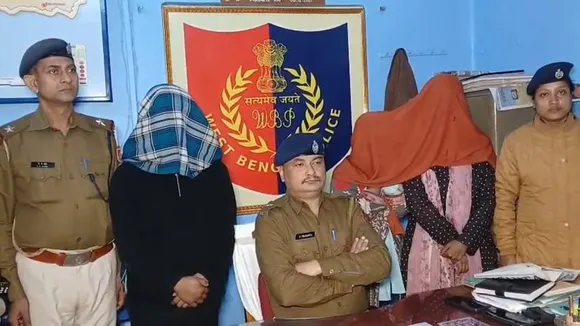 Malda train arrest  ,Bangladeshi girls arrested in train,  RPF Malda operation  ,Illegal entry Bangladesh Assam,  Malda news 2026,  Malda train news  ,Arrest in Shilchar-Bengaluru Express,  Migrant girls arrested West Bengal,  RPF crackdown Malda,মালদা ট্রেন গ্রেপ্তার,  দুই বাংলাদেশি যুবতী গ্রেপ্তার,  আরপিএফ অভিযান মালদা  ,অসম যুবক গ্রেপ্তার  ,মালদা টাউন স্টেশন খবর  ,ব্যাঙ্গালোর এক্সপ্রেস অভিযান,  অবৈধ প্রবেশ বাংলাদেশি যুবতী  ,মালদা পুলিশ সংবাদ,  রেল পুলিশের অভিযান