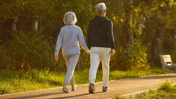 After Meal Walking Benefits: খাবারের পর হাঁটার উপকারিতা জেনে নিন।