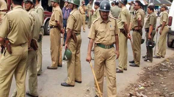 SIR hearing, Form 7 submission, Lalbag SDO office violence, Murshidabad clash, Durgapur political clash,Police vehicle vandalized, TMC BJP clash West Bengal, Sandeshkhali impact, SDO office ruckus,এসআইআর শুনানি, ফর্ম ৭ জমা, লালবাগ মহকুমা শাসক দপ্তর, তৃণমূল বিজেপি সংঘর্ষ, পুলিশ গাড়ি ভাঙচুর