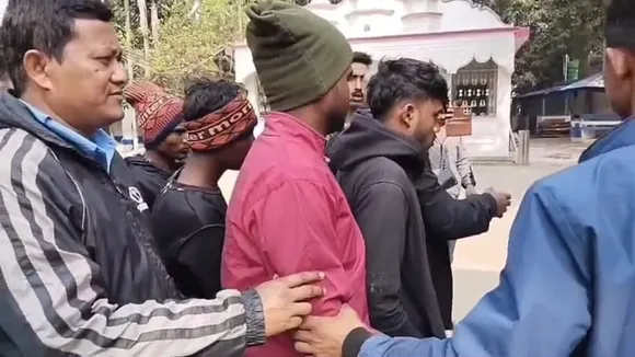 Bangladeshi Infiltration, Malda Arrests, Illegal Immigrants, Indo-Bangla Border, Habibpur Police Station,Minority Persecution in Bangladesh, Human Trafficking, Job Scam, Post-Hasina Crisis, Indian Jail Safety, Malda News, Cross Border Crime,বাংলাদেশি অনুপ্রবেশকারী, মালদা সংবাদ, হবিবপুর থানা, অবৈধ অনুপ্রবেশ, সংখ্যালঘু নির্যাতন,ভারতের জেল, দালালের খপ্পর, বাংলাদেশ সংকট, পুলিশি অভিযান, সীমান্ত সুরক্ষা, মানবাধিকার, মালদা বর্ডার