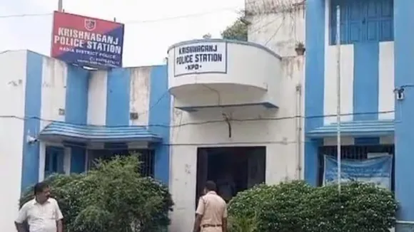 Krishnaganj Murder Case: নদিয়ার কৃষ্ণগঞ্জে প্রেমিকার বাড়ির পাশ থেকে উদ্ধার কলেজ ছাত্র সৌরভ হালদারের দেহ। প্রেমিকার ডাকে গিয়েই কি খুন? গ্রেফতার প্রেমিকা ও তার বাবা-মা। বিস্তারিত জানুন।