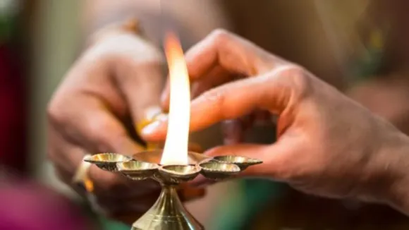 Vastu Remedy: ঘরে কর্পূর জ্বালানোর উপকারিতা জেনে নিন।