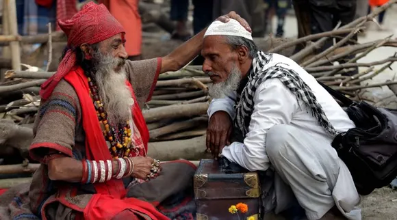 মেলার আগে বাবুঘাটে ঘর বাঁধেন সন্ন্যাসীরা